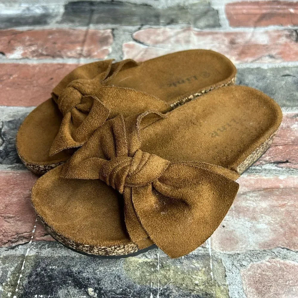 5 for $25🔥Link Tan Suede Slip‎ On Sandals Girls Size 11
